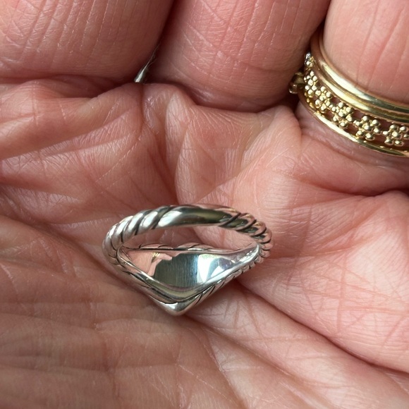 David Yurman Sculpted Cable Heart Pinky Ring - Silver,
Size 2.5 - Picture 5 of 8